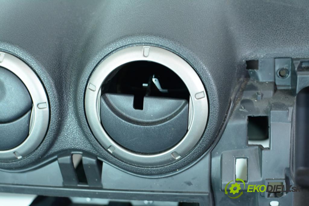 Dacia Sandero 2010 kokpit,pristrojová doska