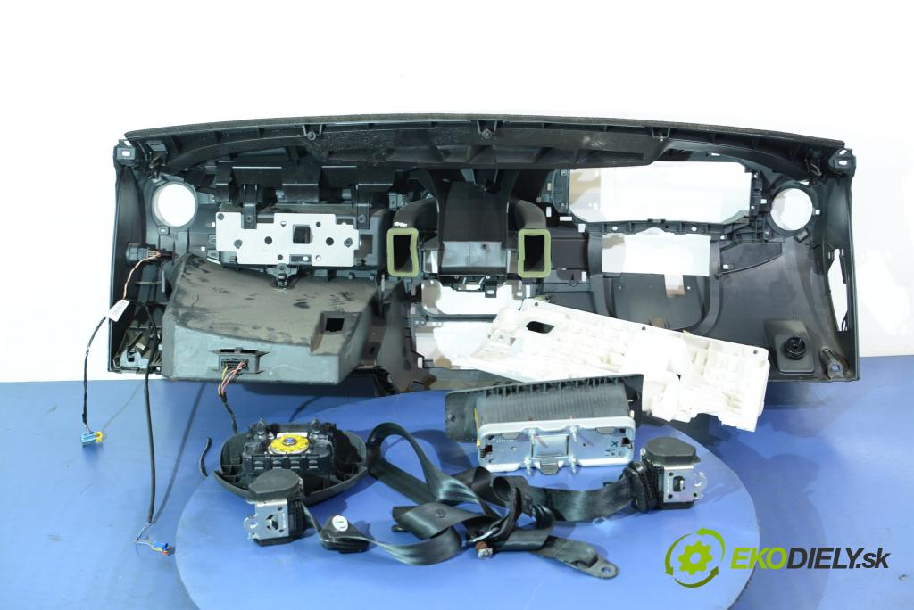 Dacia Sandero 2010 kokpit,pristrojová doska