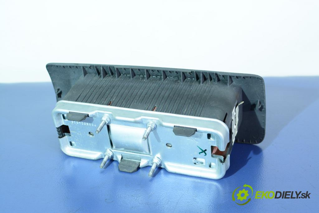 Dacia Sandero 2010 kokpit,pristrojová doska