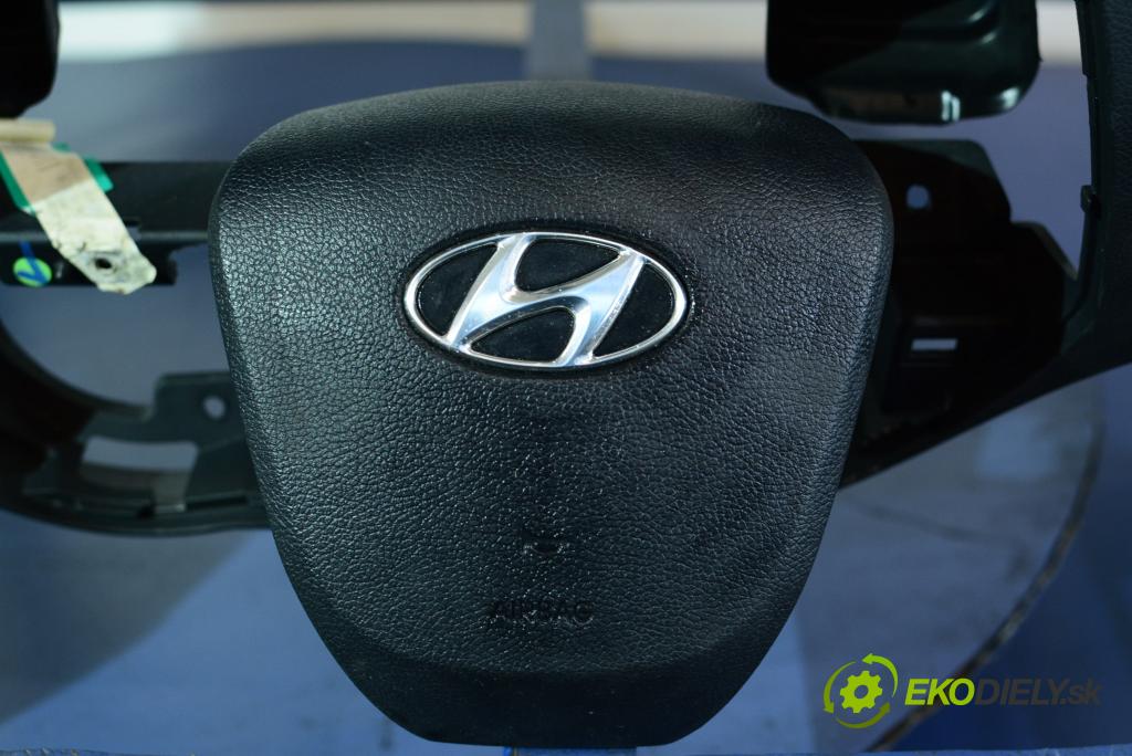 Hyundai I20 2011 kokpit,pristrojová doska