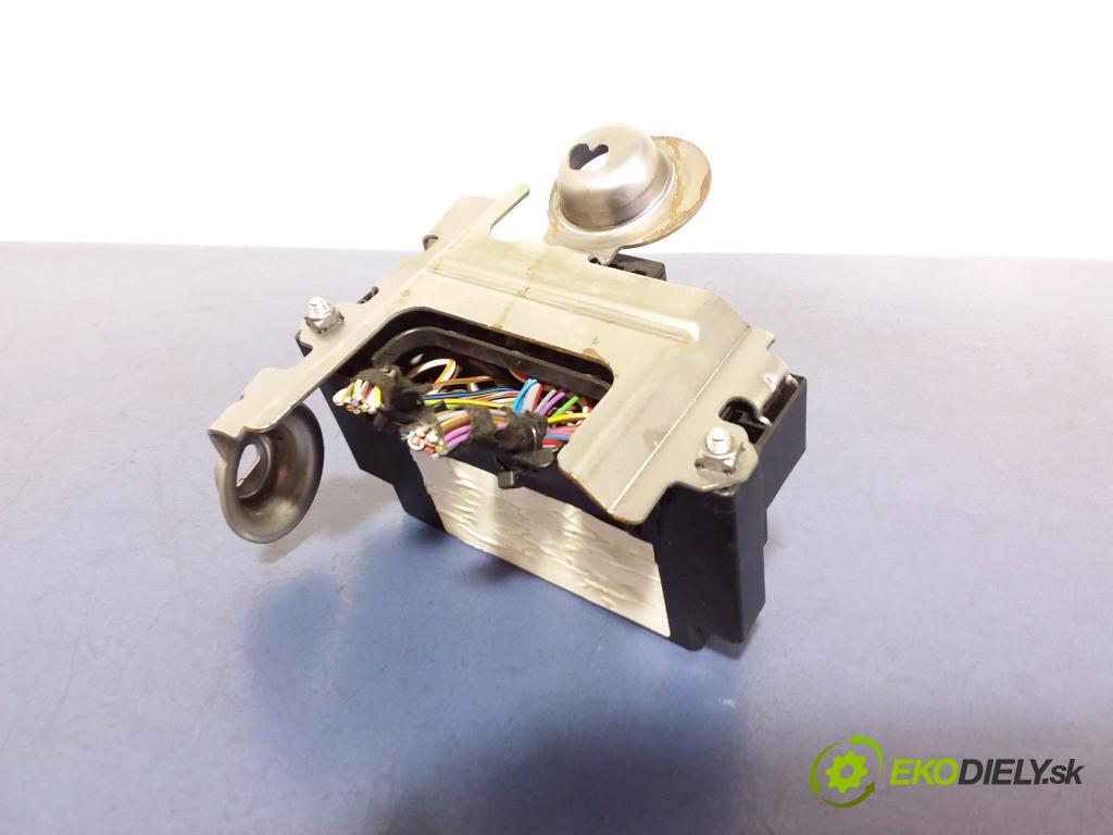 Ford Fiesta 2010 skrinka Poistky: 8V5T-14A005-HCF