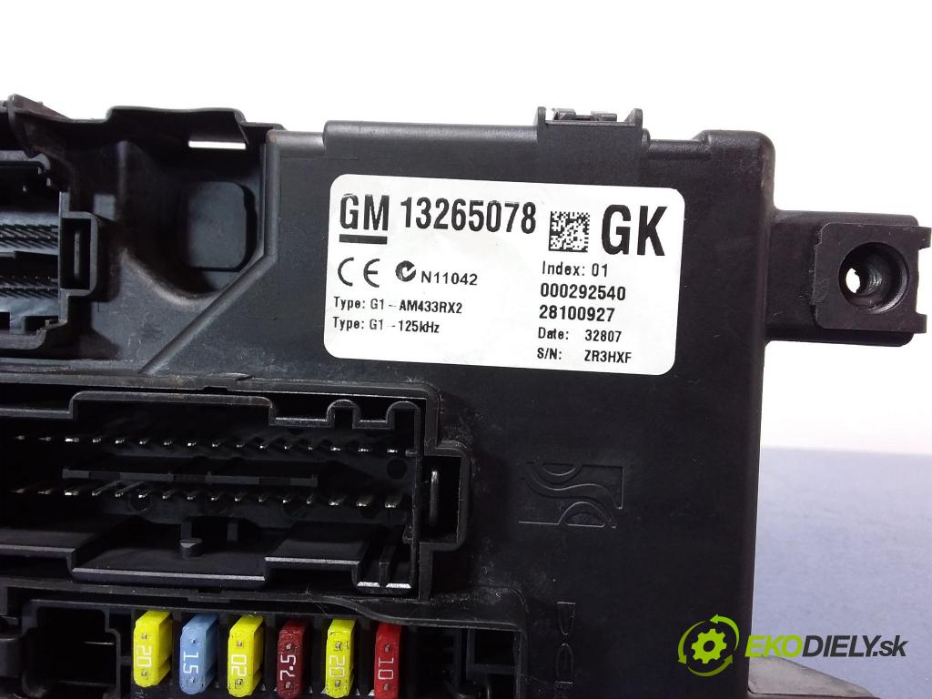 Opel Corsa 2008 skříňka Pojistky 13265078