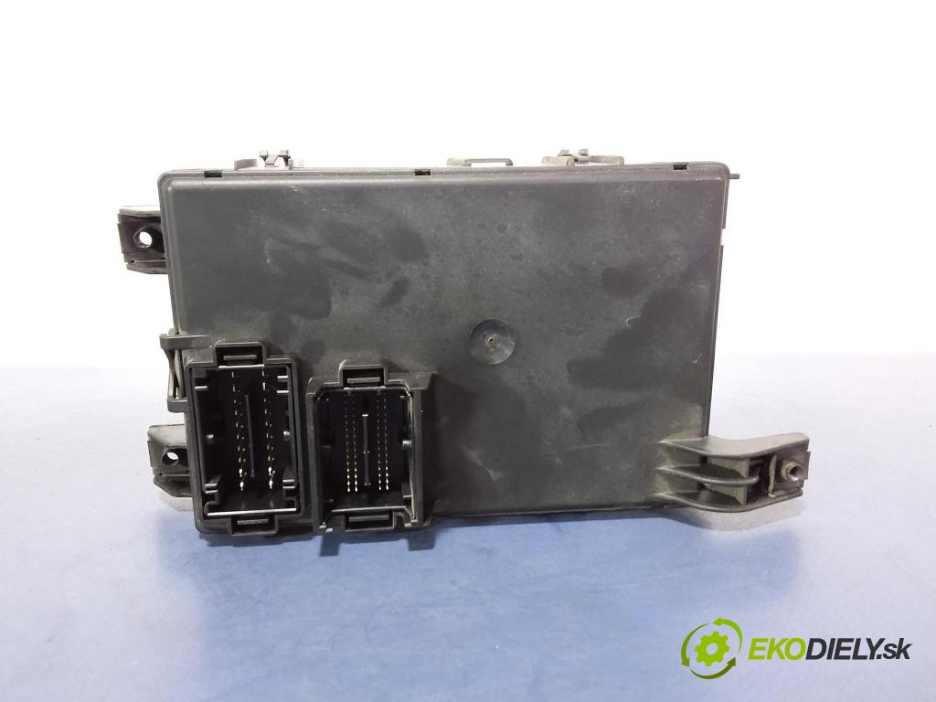 Opel Corsa 2008 skříňka Pojistky 13265078