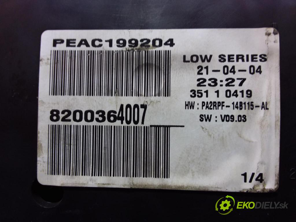 Renault Megane 2004 prístrojovka/ budíky 8200364007