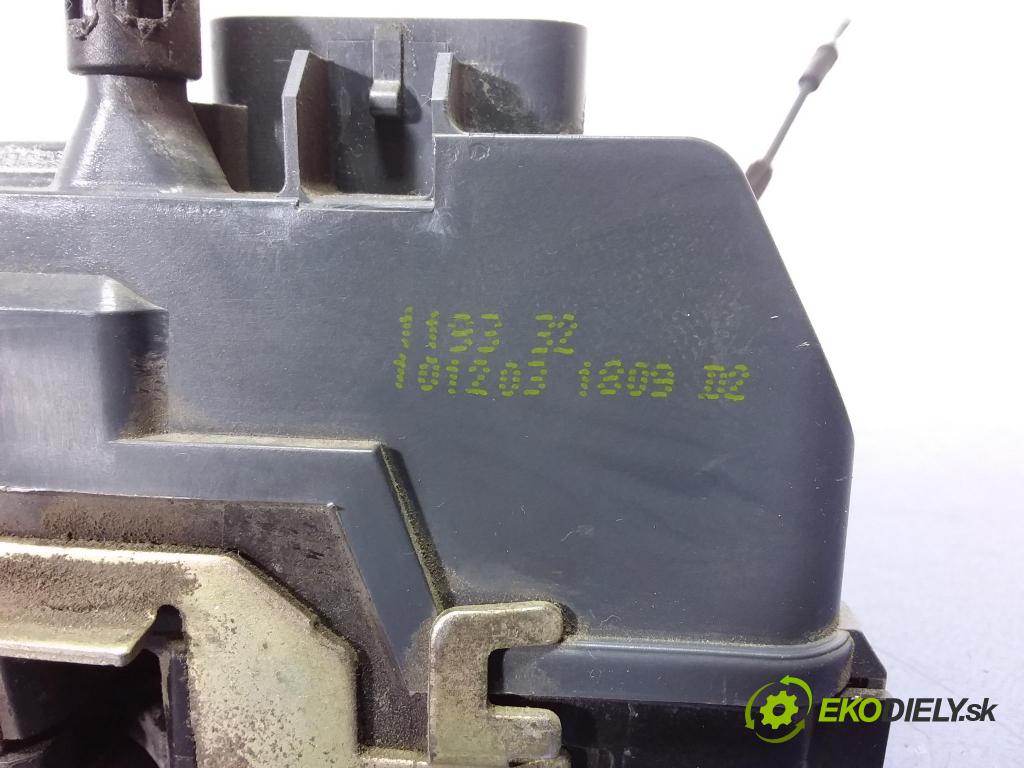 Renault Megane scenic 2004 zámek dveře Zad: v pravo: 