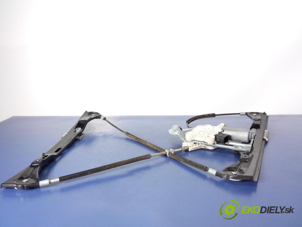 Mercedes C-klasa 2003 mechanismus stahování Sklenka: před v pravo: A2118201742