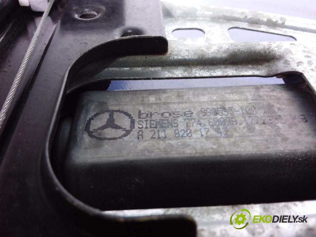 Mercedes C-klasa 2003 mechanismus stahování Sklenka: před v pravo: A2118201742