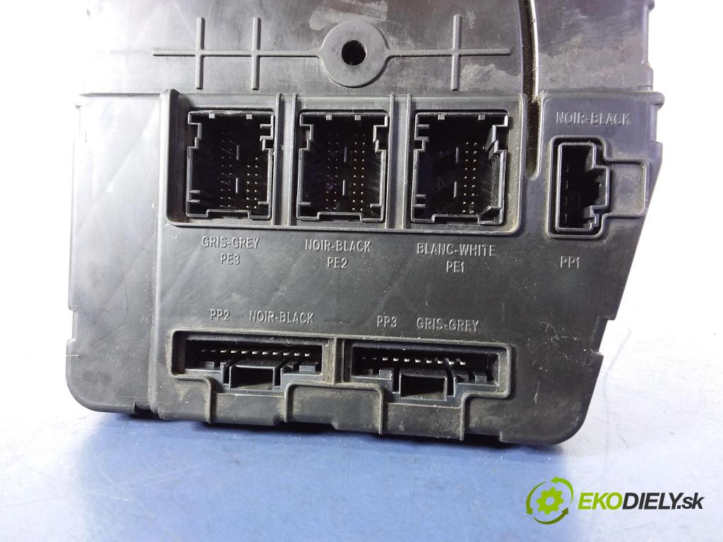 Renault Megane 2004 skrinka Poistky: 8200306434