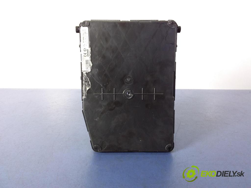 Renault Megane 2004 skrinka Poistky: 8200306434