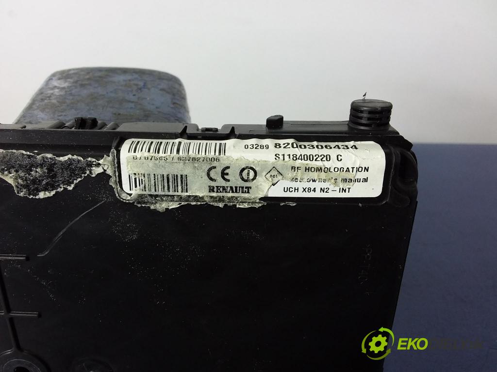 Renault Megane 2004 skrinka Poistky: 8200306434