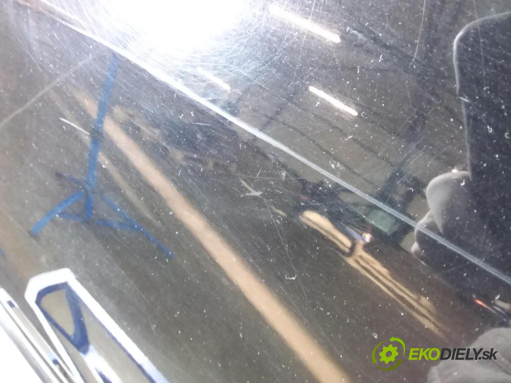 Kia Carens 2005 dvere zad Správny: