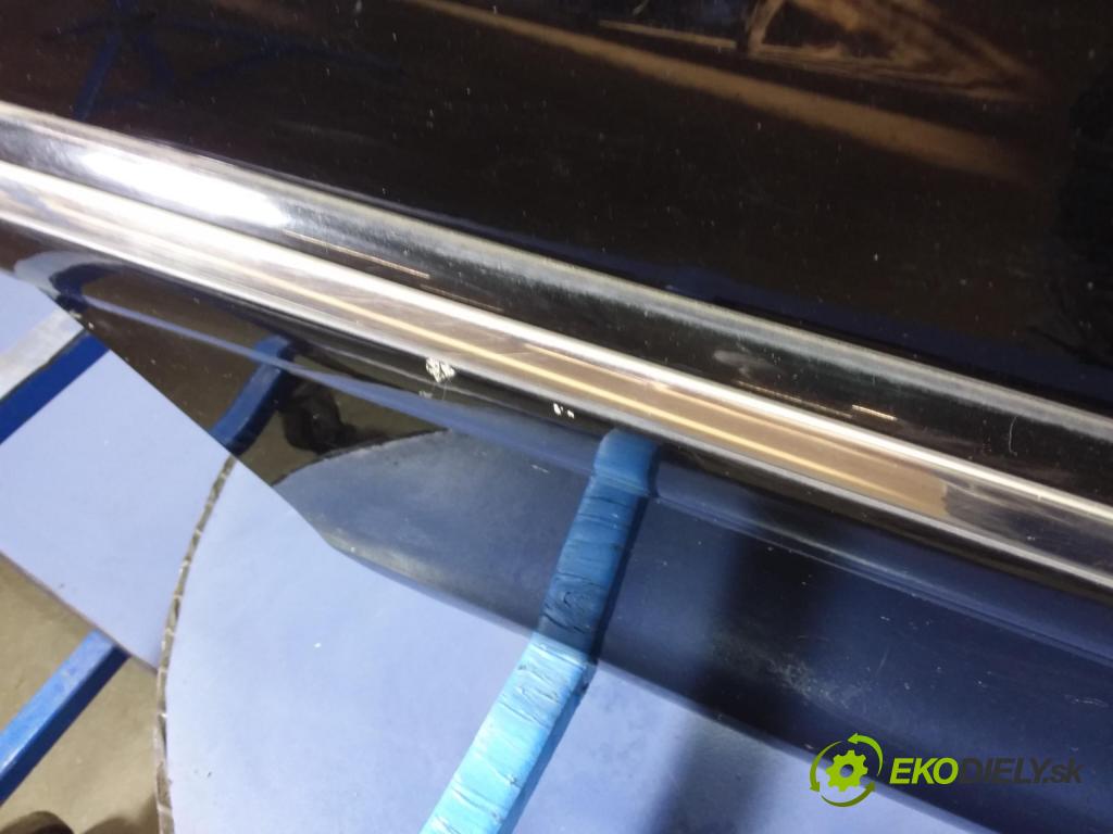 Kia Carens 2005 dvere zad Správny: