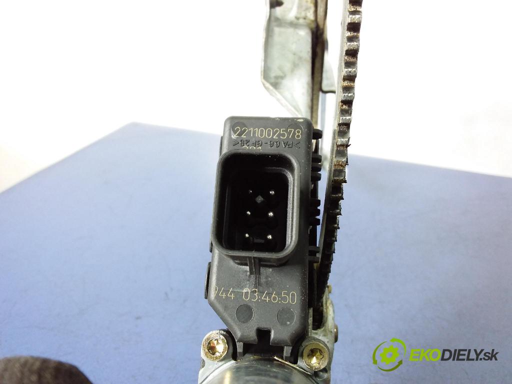 Opel Zafira 2003 mechanismus stahování Sklenka: před v pravo: 90579572