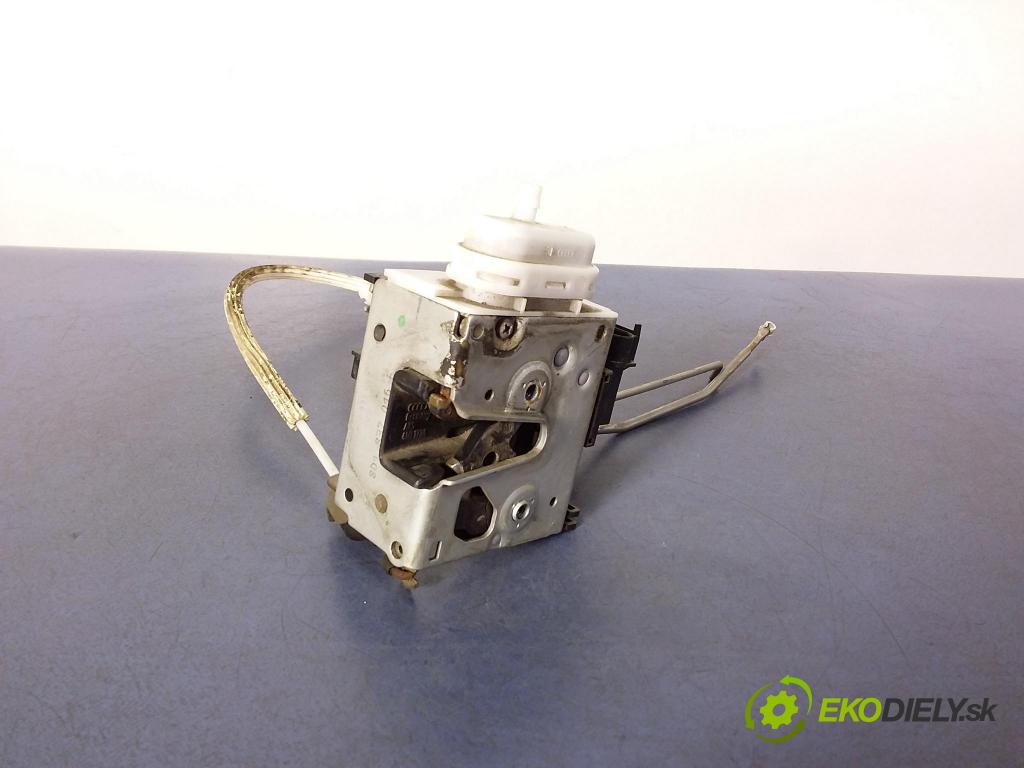 Audi A4 1997 zámek dveře před v pravo: 8D1837016F