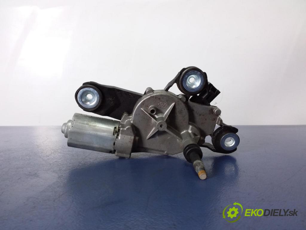Mazda 3 2006 motor: Stierače: zad BP4K-67450