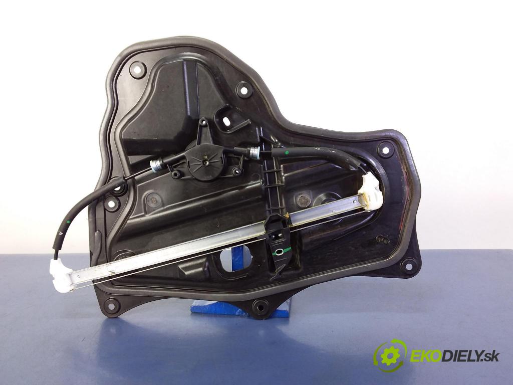 Mazda 3 2016 mechanismus stahování Sklenka: Zad: v pravo: BJS77297X