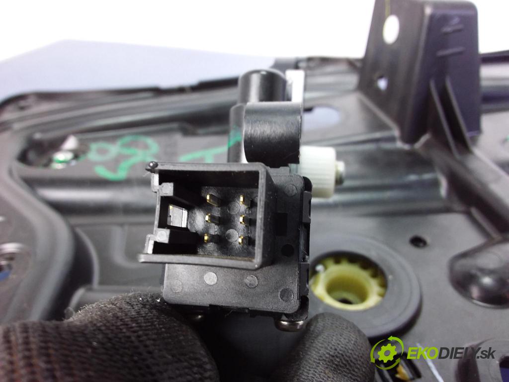 Mazda 3 2016 mechanismus stahování Sklenka: Zad: v pravo: BJS77297X