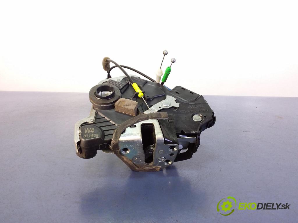 Toyota Avensis 2009 zámek dveře před Levý: