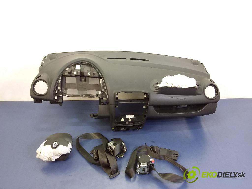 Renault Clio 2013 kokpit,pristrojová doska