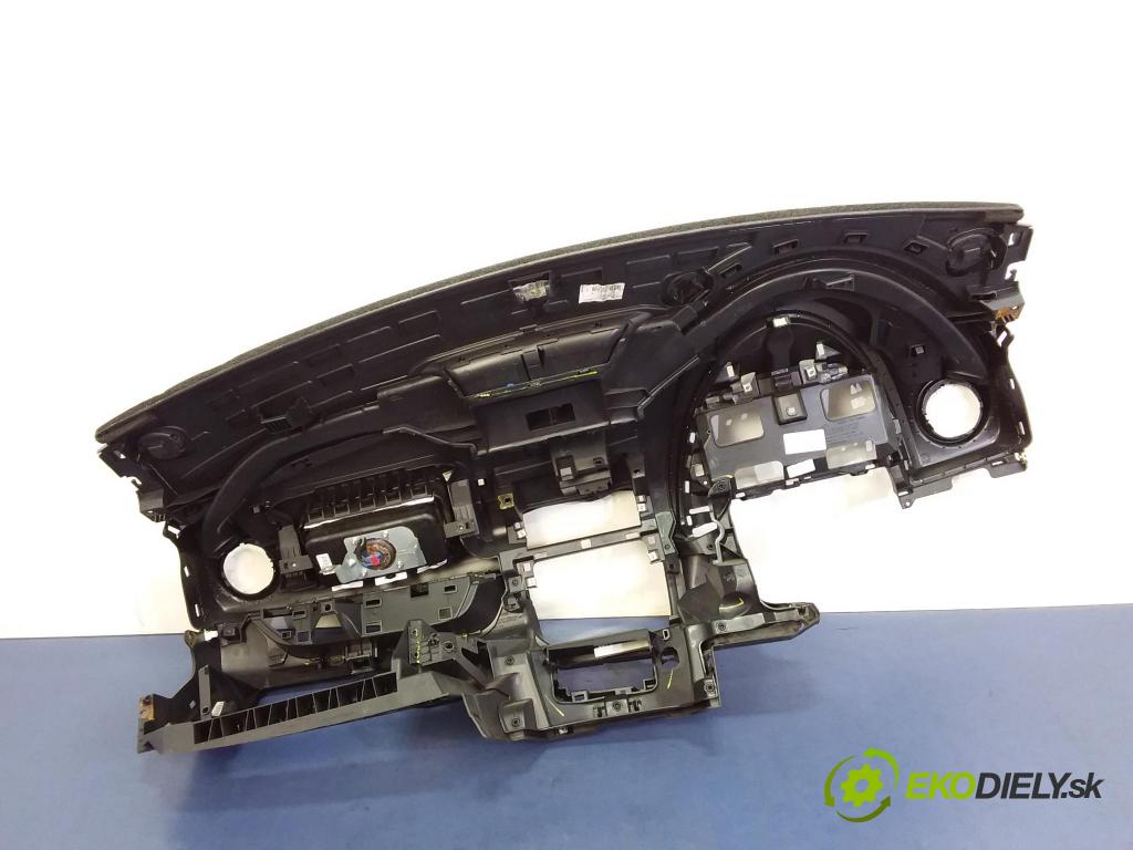 Renault Clio 2013 kokpit,pristrojová doska