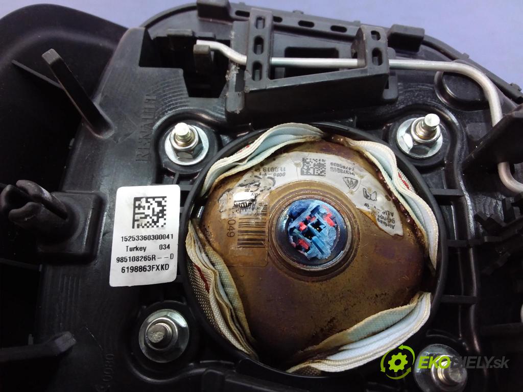 Renault Clio 2013 kokpit,pristrojová doska