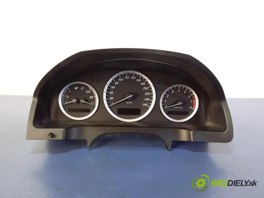 Mercedes C-klasa 2009 prístrojovka/ budíky A2049002800