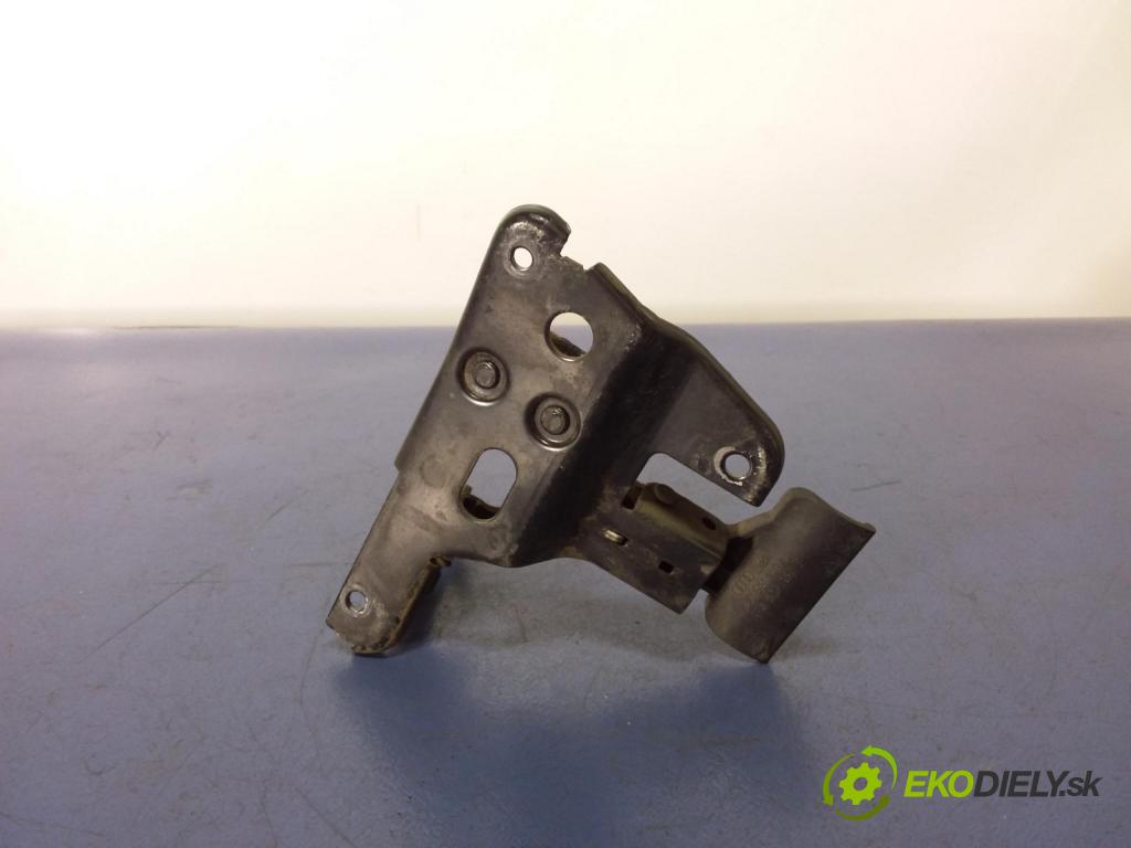 Audi A6 2007 zámek masky: 4F0823480B