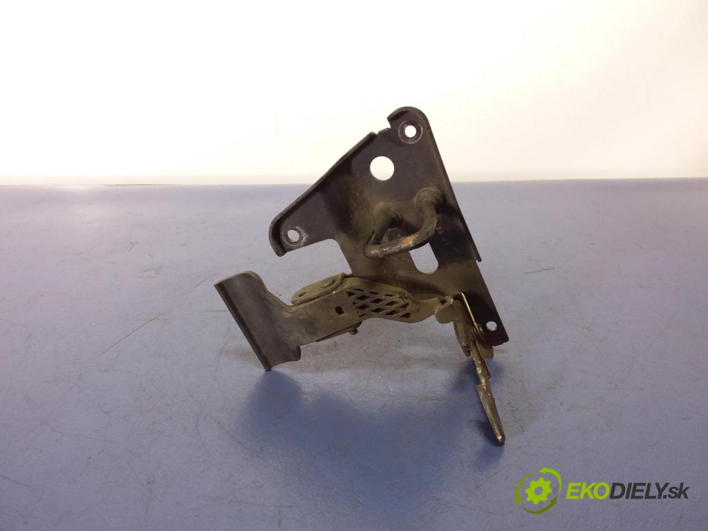 Audi A6 2007 zámek masky: 4F0823480B