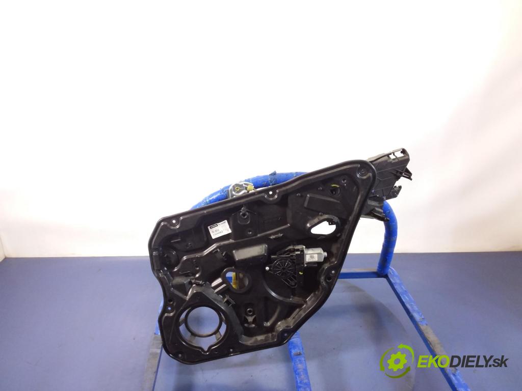 Volvo S60/V70 2011 mechanismus stahování Sklenka: Zad: v pravo: 30784313