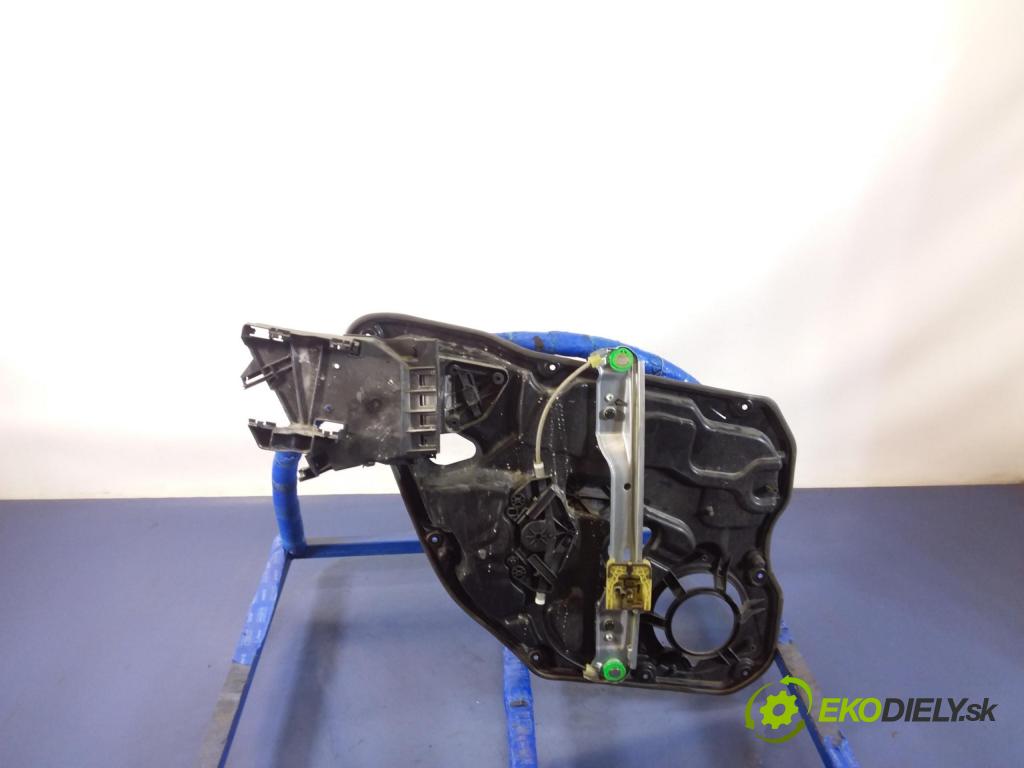 Volvo S60/V70 2011 mechanismus stahování Sklenka: Zad: v pravo: 30784313