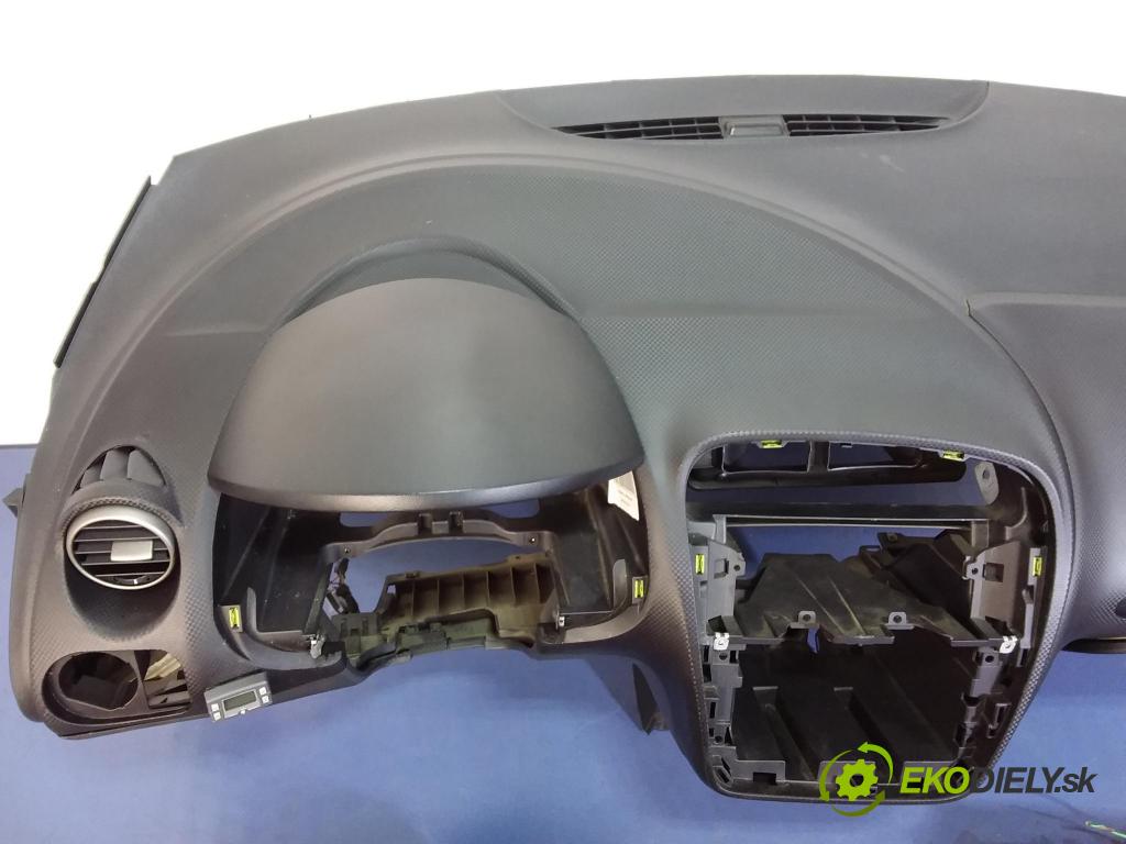 Seat Altea 2005 kokpit,pristrojová doska