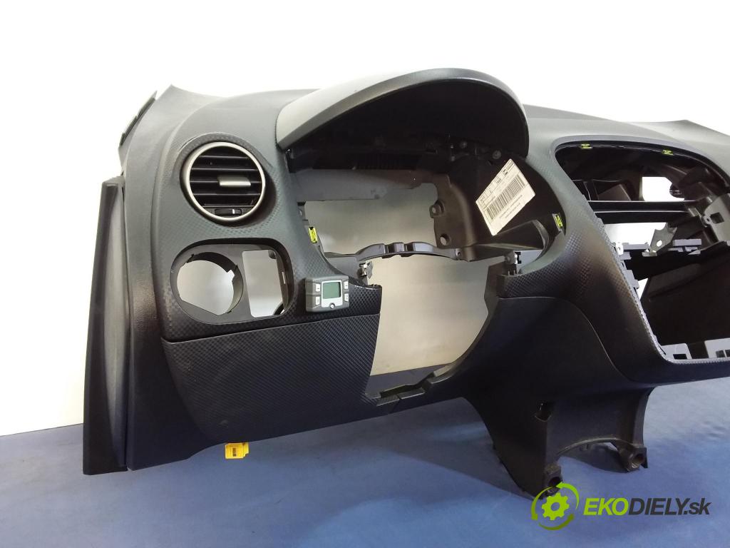 Seat Altea 2005 kokpit,pristrojová doska