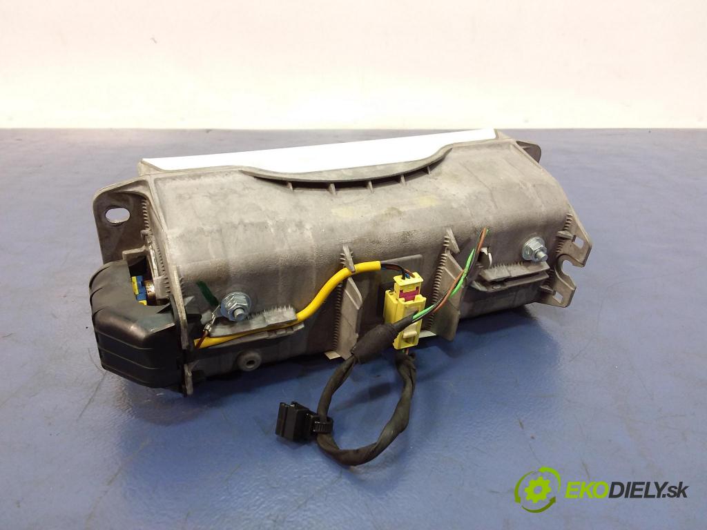Seat Altea 2005 kokpit,pristrojová doska