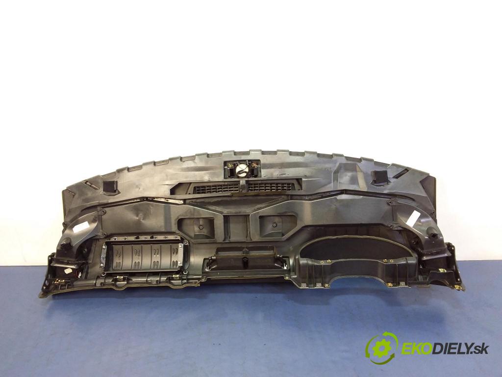 Audi A4 2001 kokpit,pristrojová doska 8E1858041