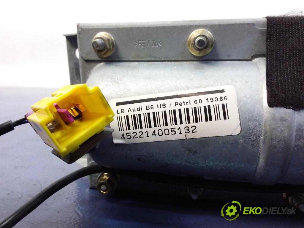 Audi A4 2001 kokpit,pristrojová doska 8E1858041