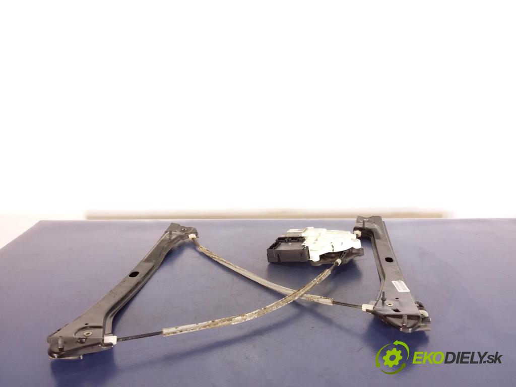 Vw Jetta 2011 mechanismus stahování Sklenka: před v pravo: 5C6837462