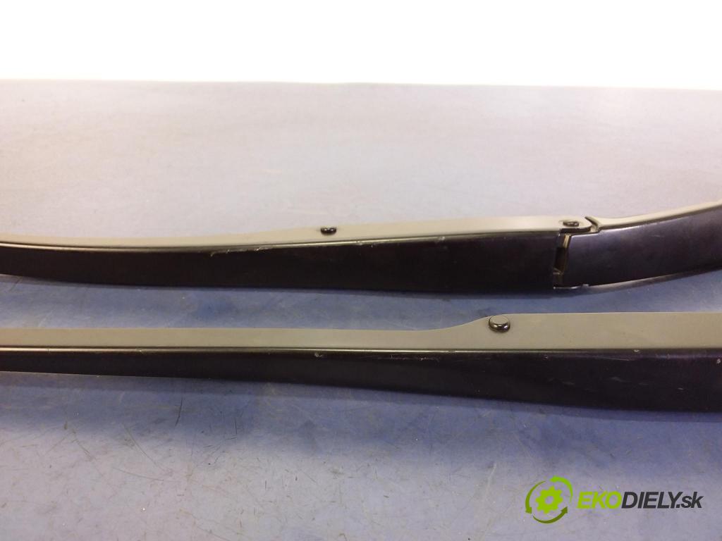 Hyundai I30 2020 Paže: Stěrače: před