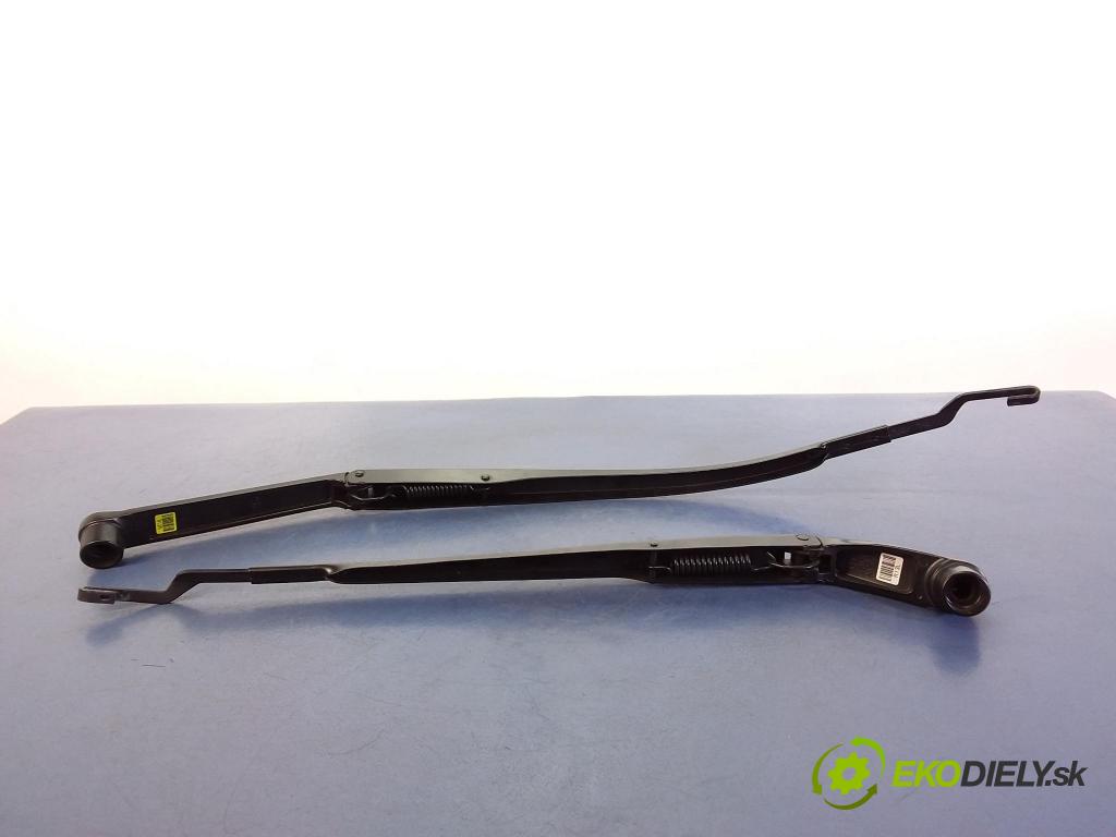 Hyundai I30 2020 Paže: Stěrače: před