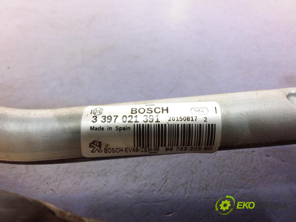 Peugeot 208 2015 mechanizmus motor: Stierače: Predné 3397021391