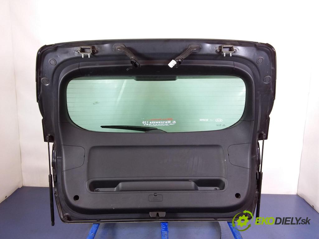 Kia Sportage 2016 zadní dveře kufra: kufr