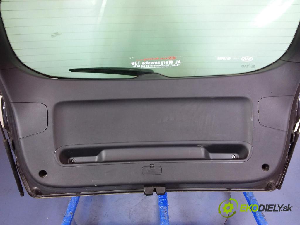 Kia Sportage 2016 zadní dveře kufra: kufr