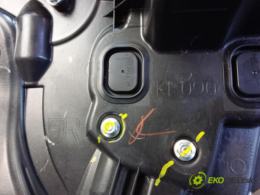 Mazda 3 2016 mechanismus stahování Sklenka: před v pravo: BJS75897X