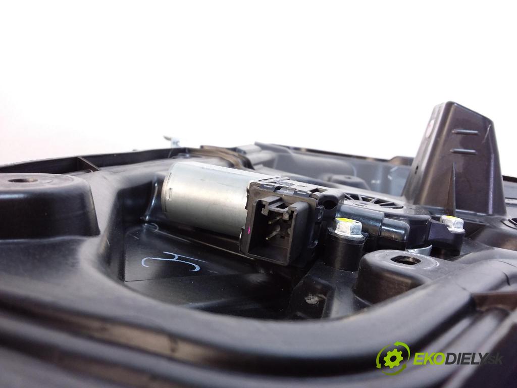 Mazda 3 2016 mechanismus stahování Sklenka: před v pravo: BJS75897X