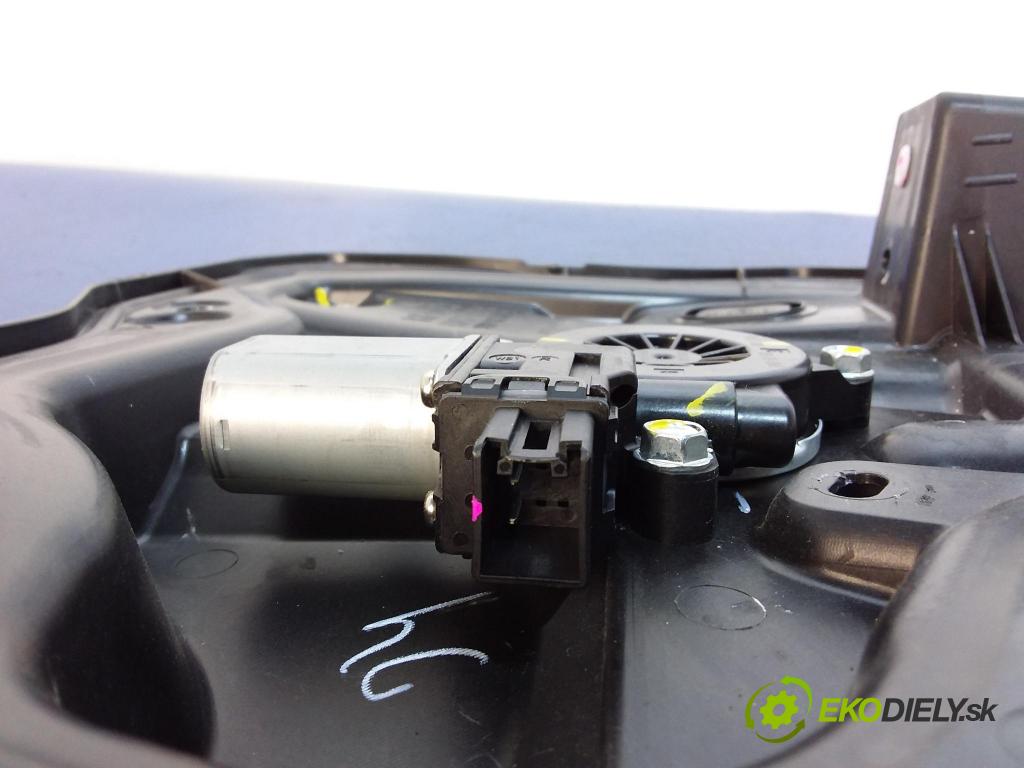 Mazda 3 2016 mechanismus stahování Sklenka: Zad: v pravo: BJS77297X