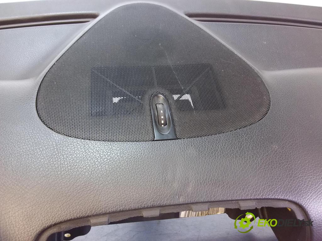 Mercedes C-klasa 2005 kokpit,pristrojová doska 2036800187