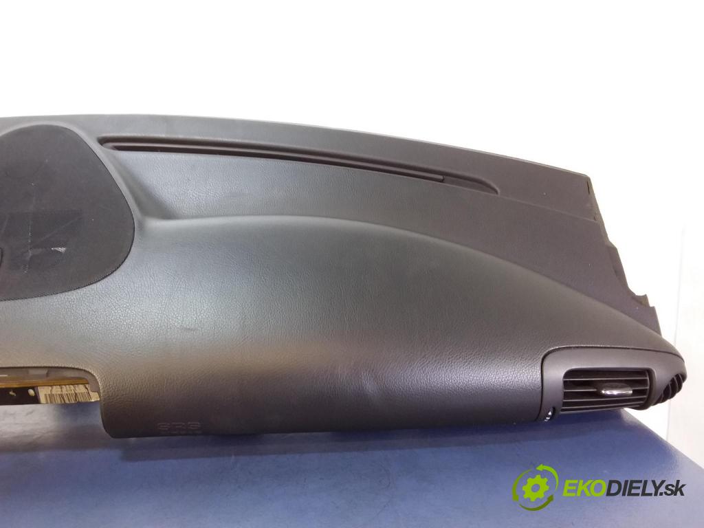 Mercedes C-klasa 2005 kokpit,pristrojová doska 2036800187