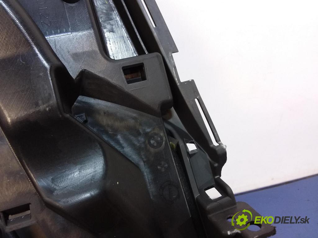 Mazda 2 2011 kokpit,pristrojová doska