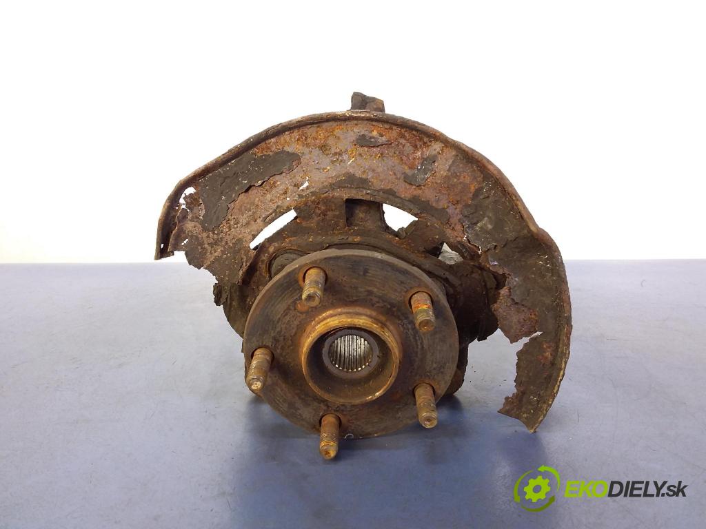 Toyota Avensis 2010 náboj Prava: