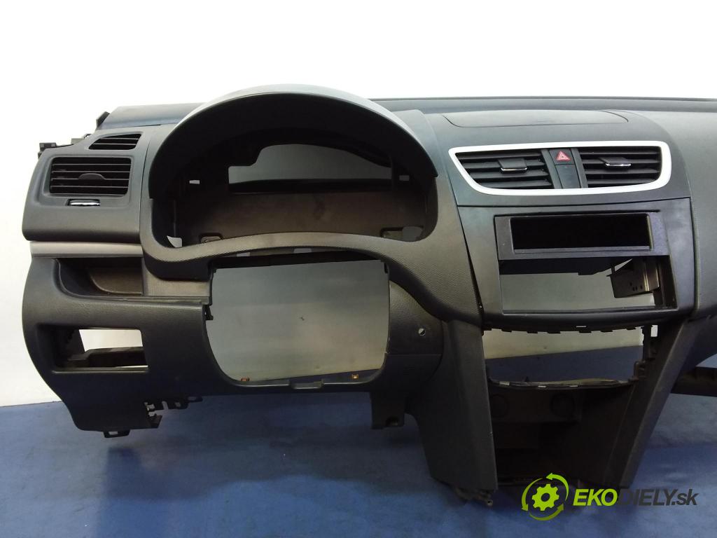 Suzuki Swift 2011 kokpit,pristrojová doska