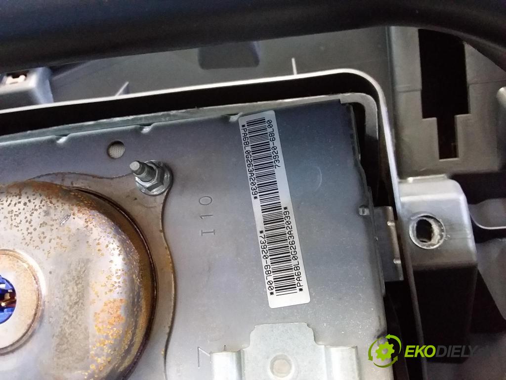 Suzuki Swift 2011 kokpit,pristrojová doska